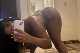 Cum play with me Daddy🍑💦 - Image 3